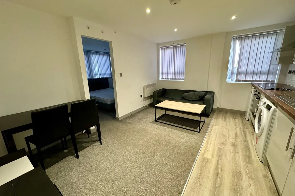 Flat Carr Lane in Hull