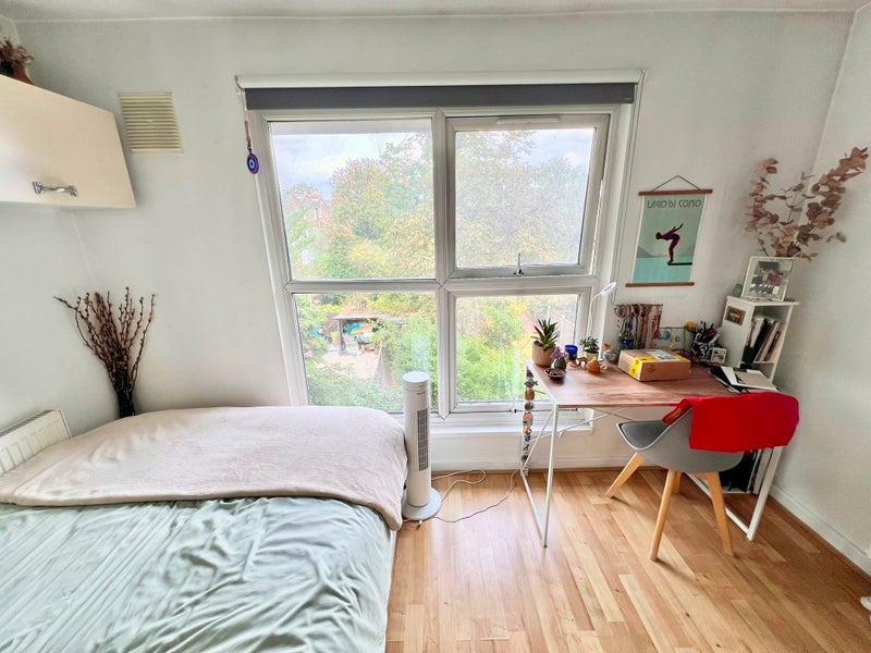 Room Forest Road in Greater London