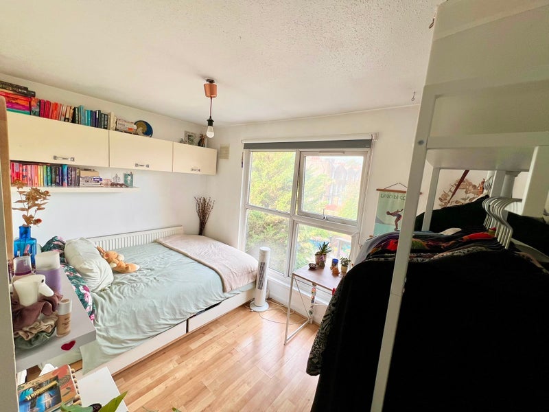 Room Forest Road in Greater London