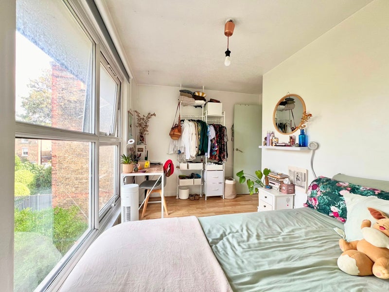 Room Forest Road in Greater London