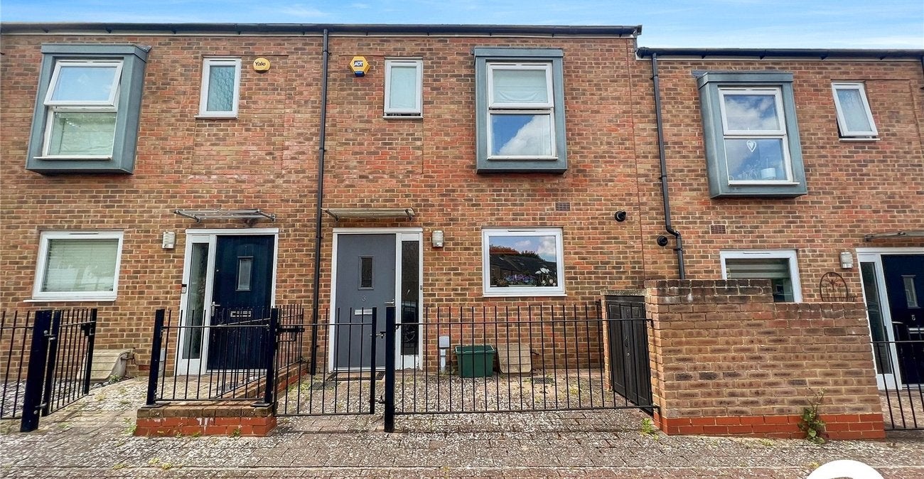 House Peche Way in Greater London