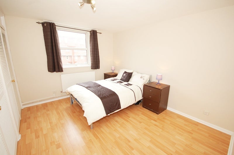 Room Nicholay Road in Greater London