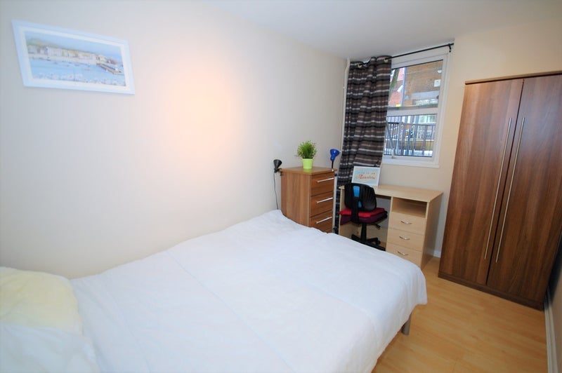 Room Nicholay Road in Greater London