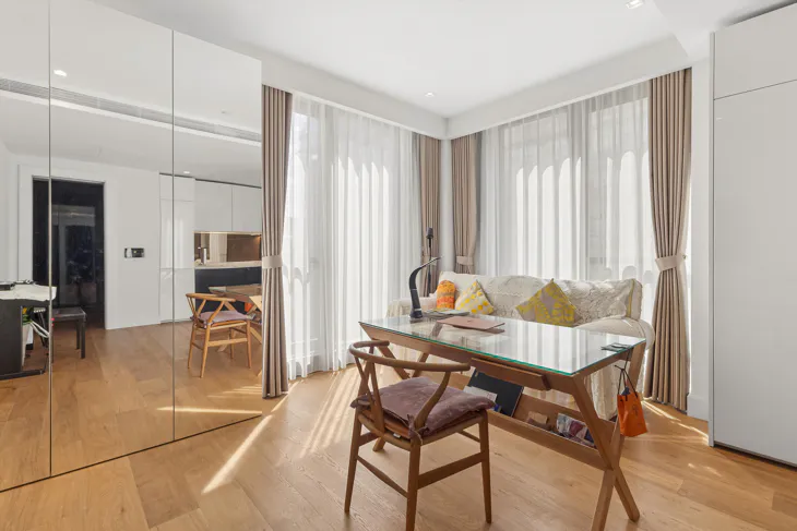 Flat Belvedere Road in Greater London