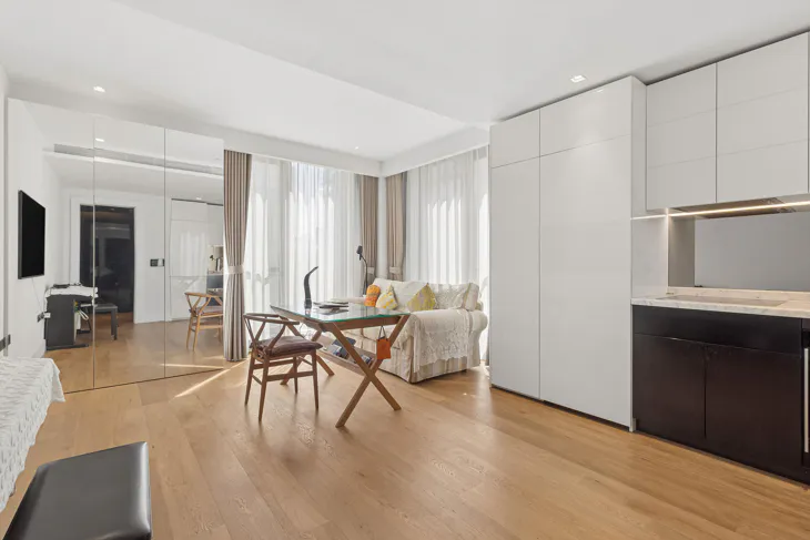 Flat Belvedere Road in Greater London