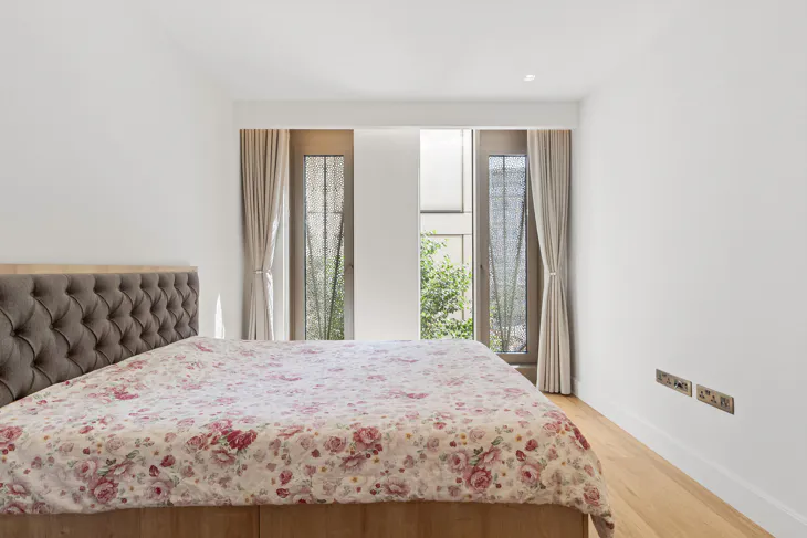 Flat Belvedere Road in Greater London