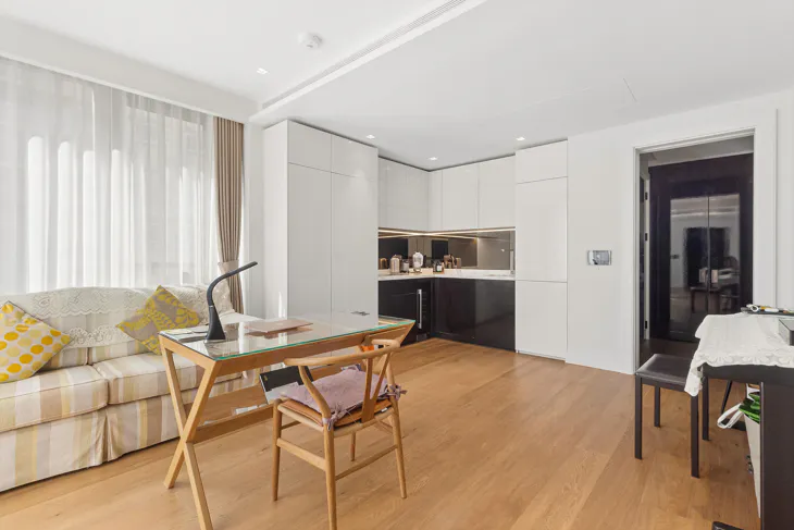 Flat Belvedere Road in Greater London