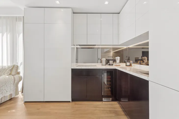 Flat Belvedere Road in Greater London
