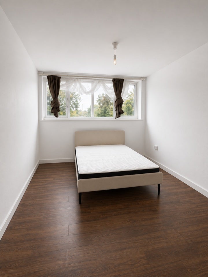 House Tiptree Crescent in Greater London