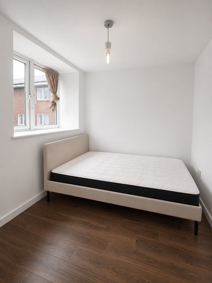 House Tiptree Crescent in Greater London