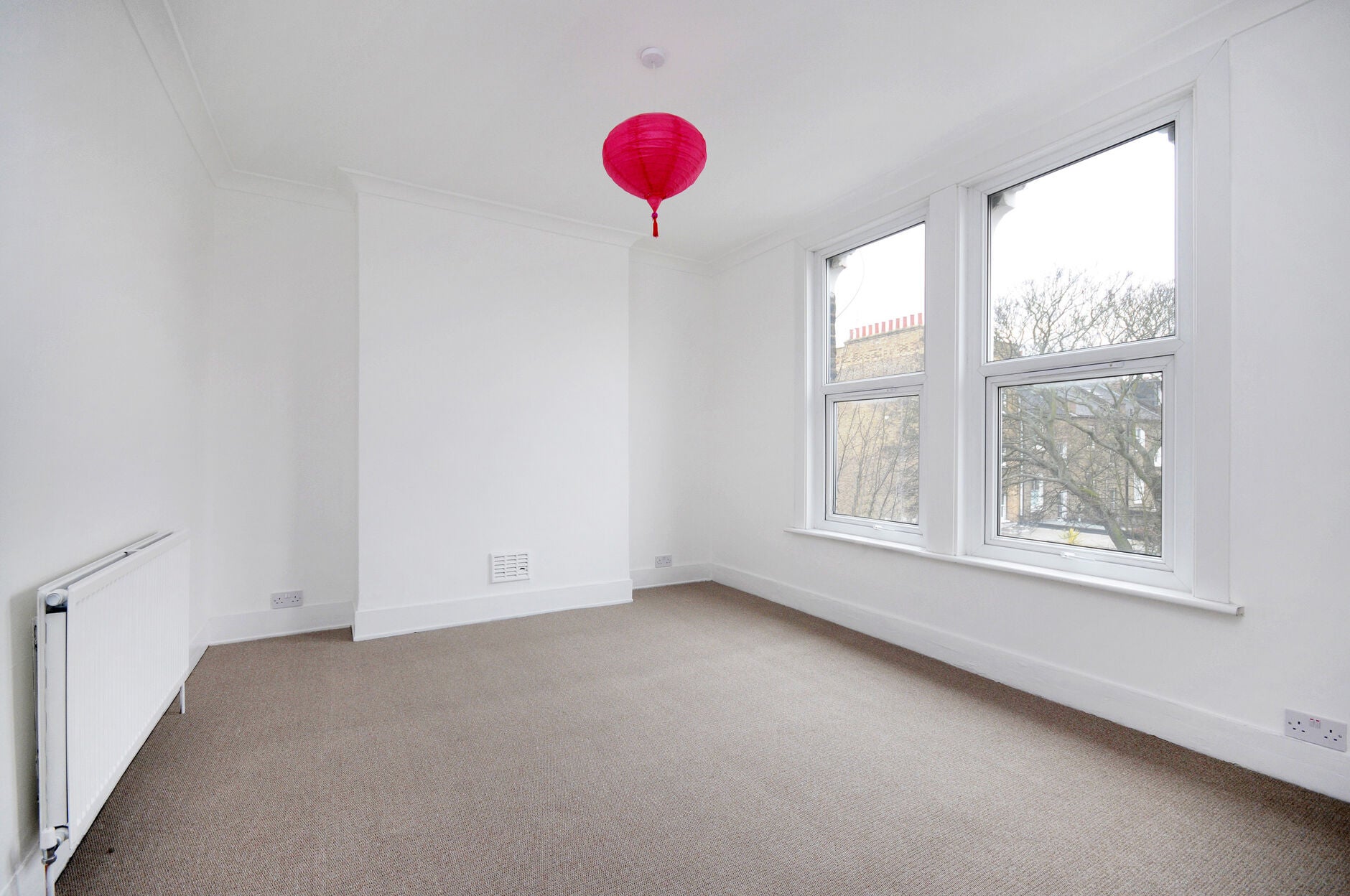 Flat Askew Road in Greater London