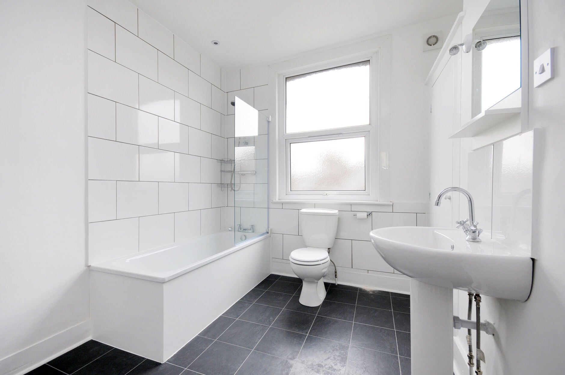 Flat Askew Road in Greater London