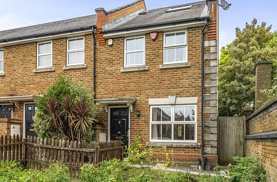 House Broad Walk in Greater London