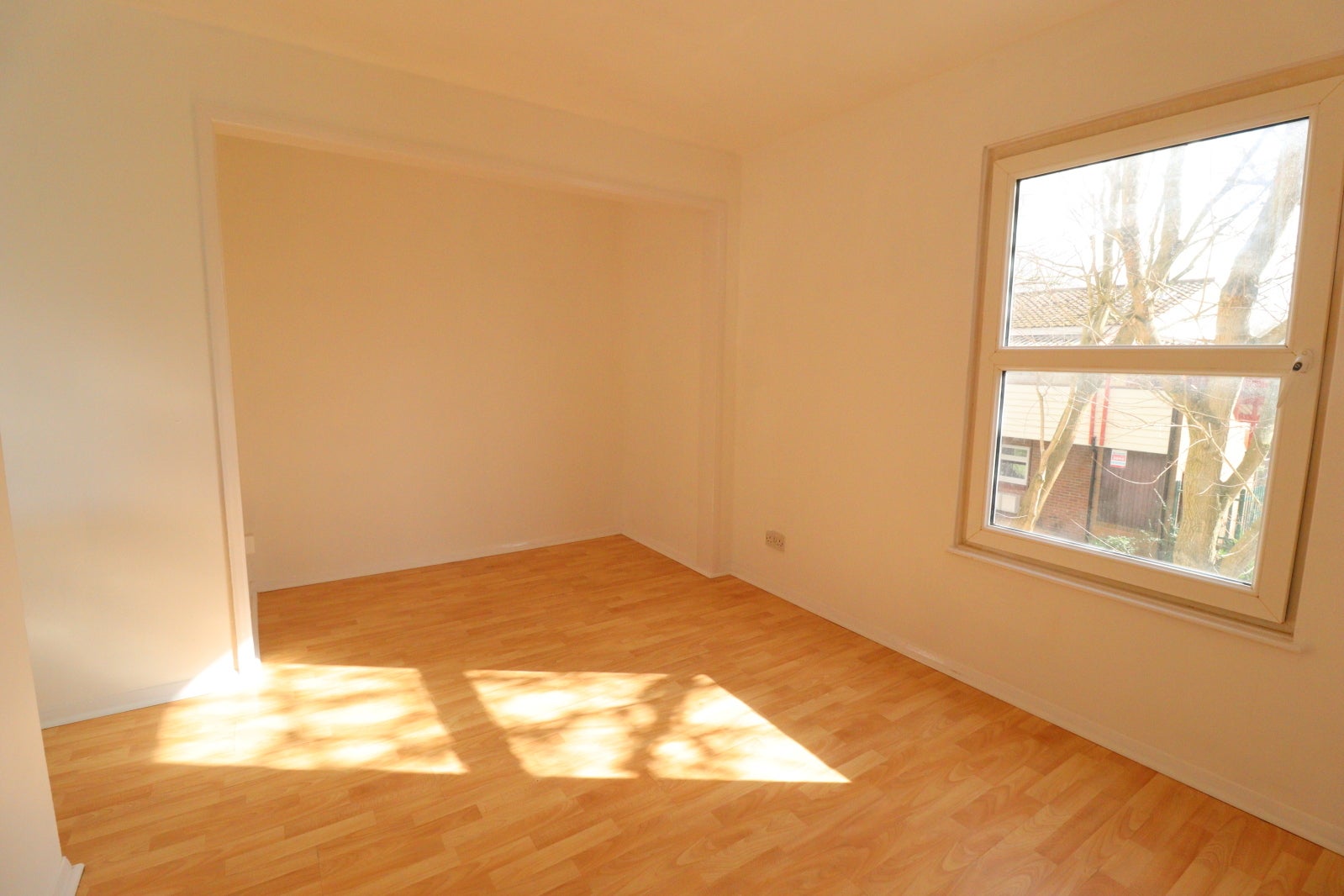 Flat Lanham Place in Basildon