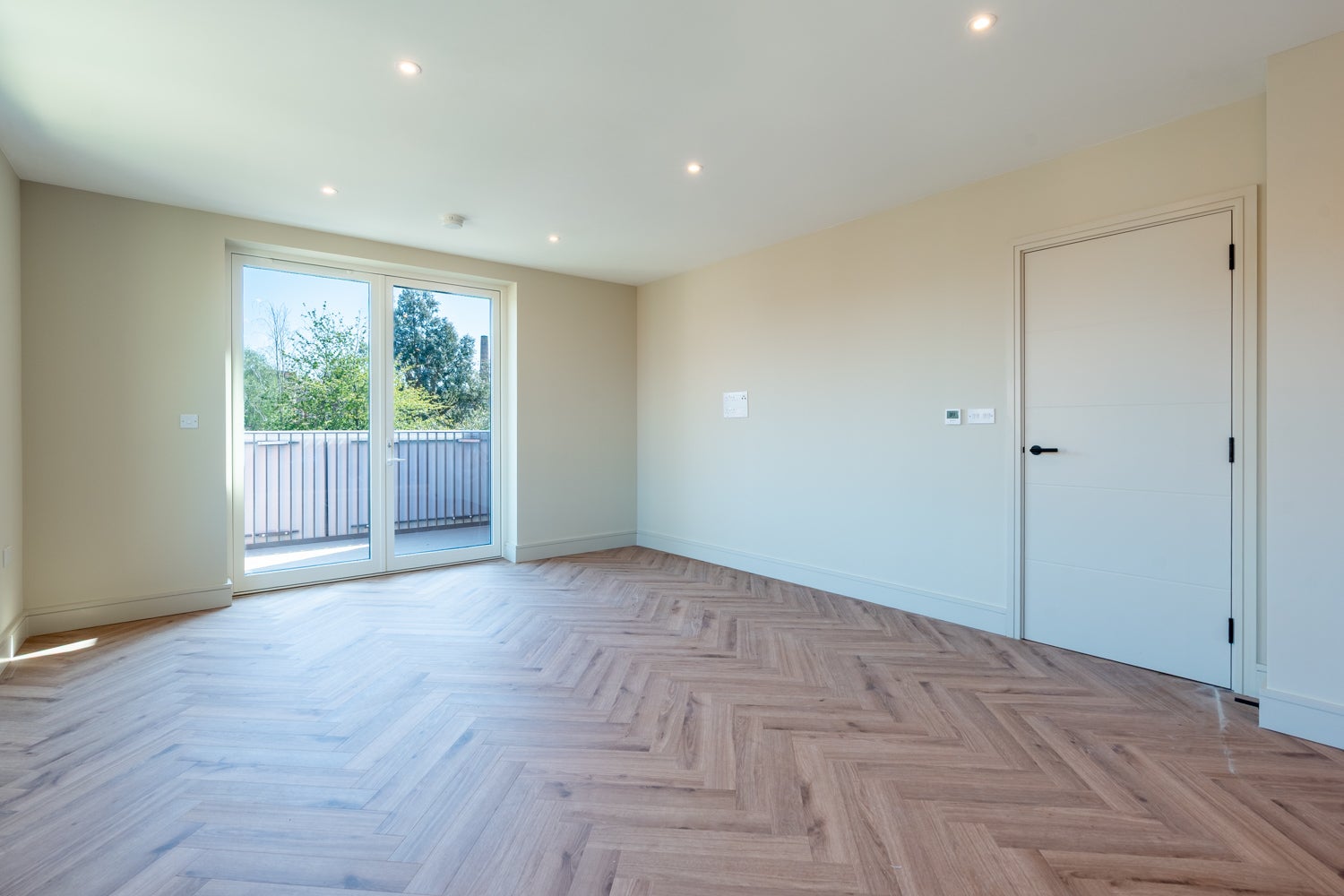 Flat Lapidge Drive in Greater London