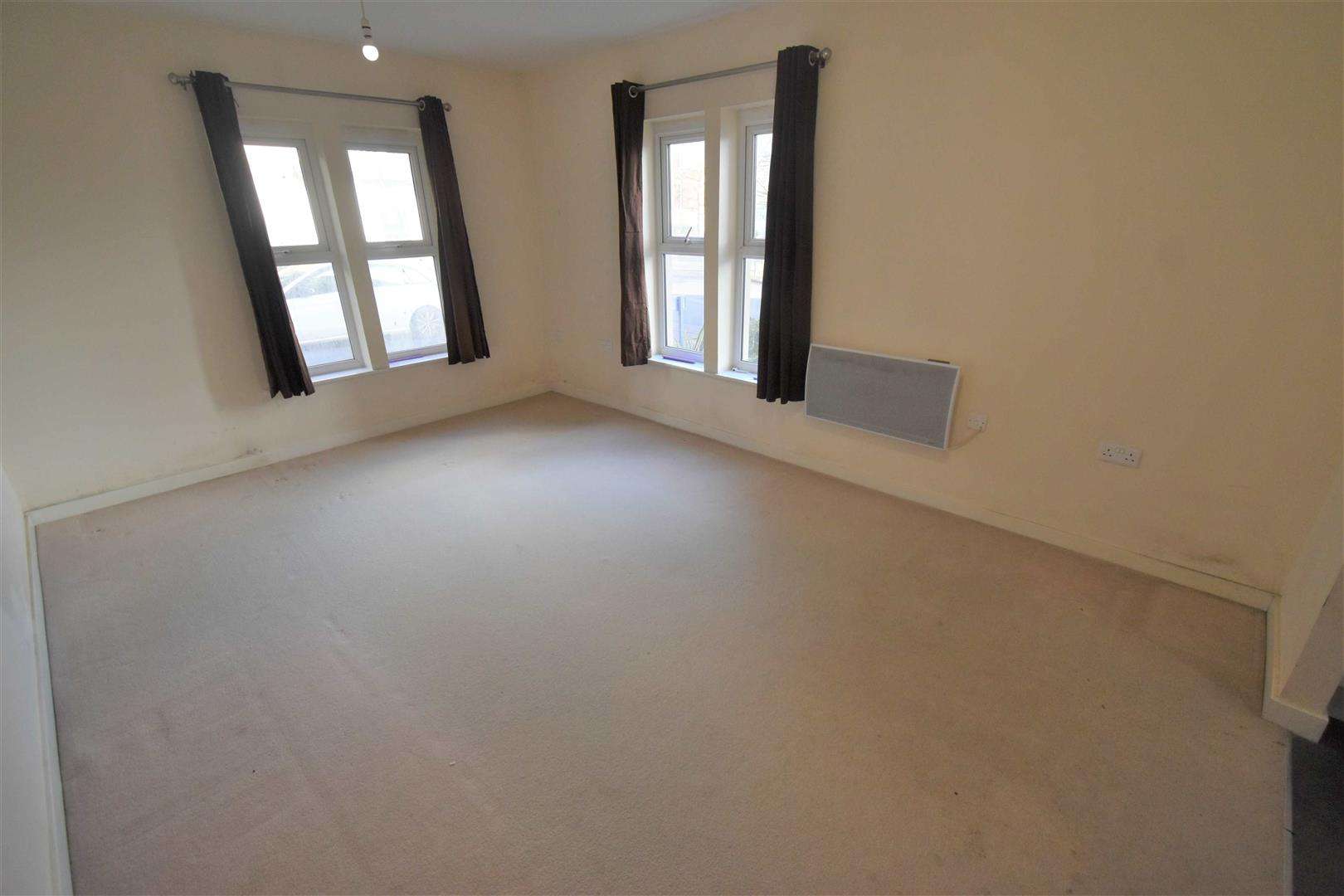 Flat Crawford Avenue in Dartford