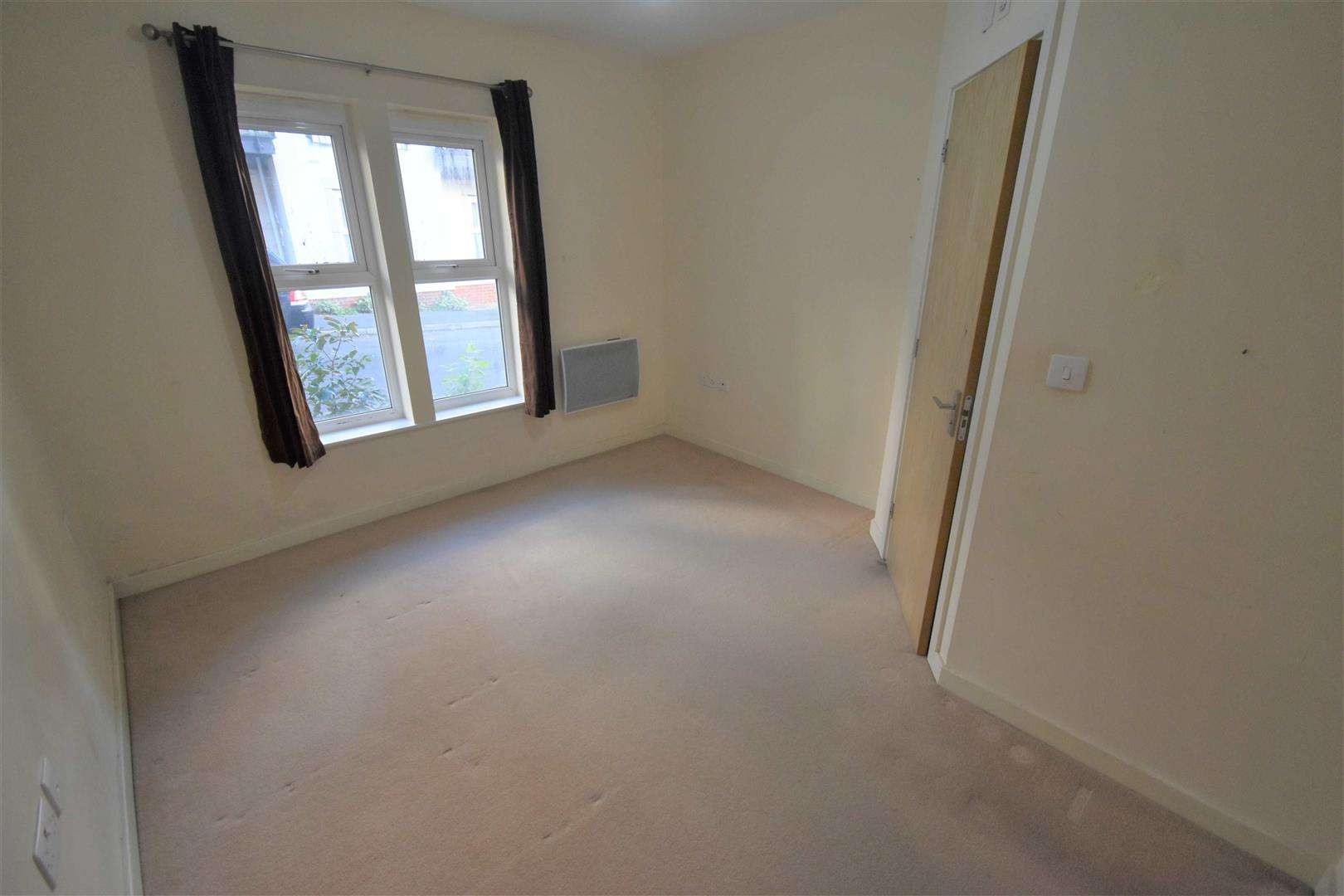 Flat Crawford Avenue in Dartford