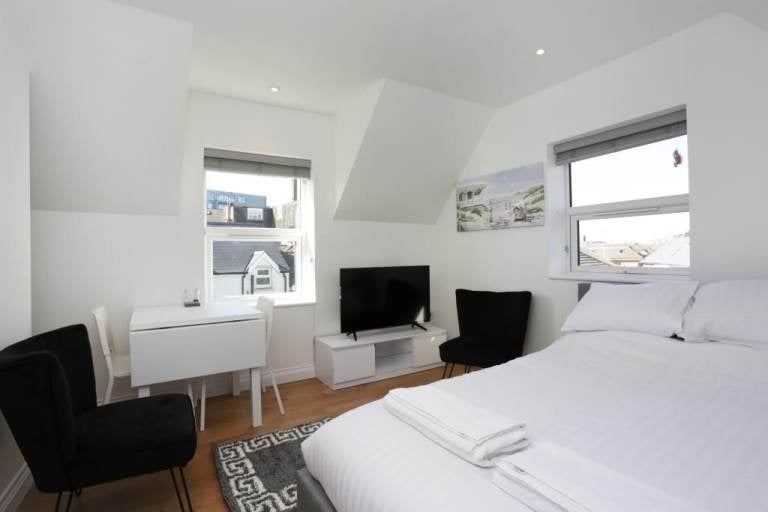 Flat Cumnor Road in Bournemouth