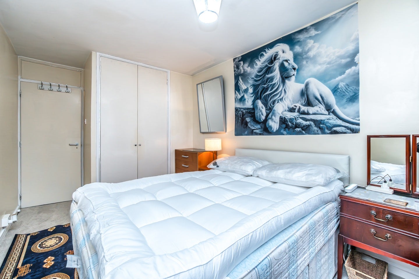 Room Della Path in Greater London