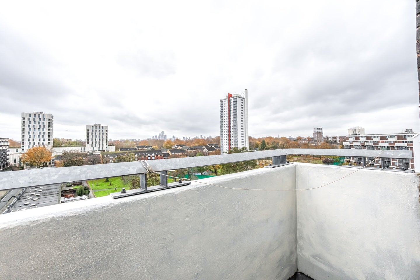 Room Della Path in Greater London