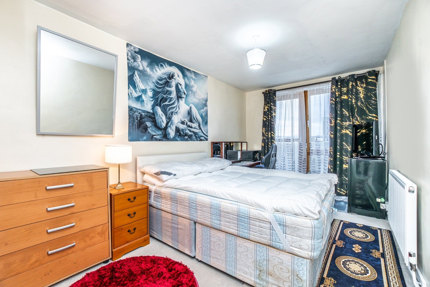 Room Della Path in Greater London