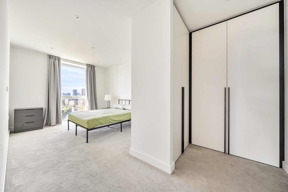 Flat Beresford Avenue in Greater London