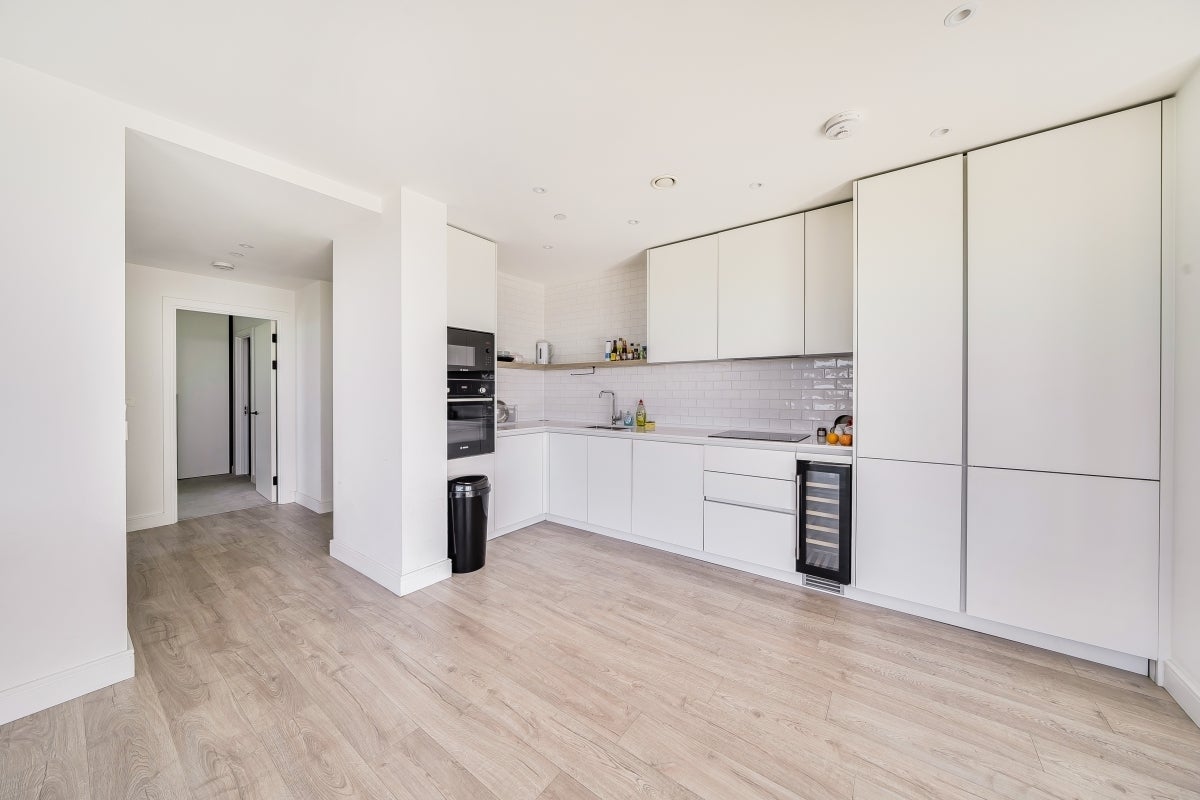 Flat Beresford Avenue in Greater London