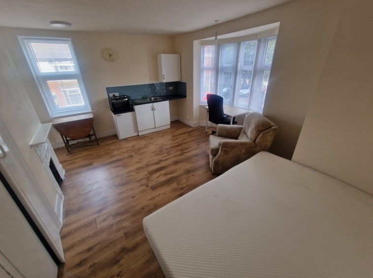 Flat Sweetbriar Road in Leicester