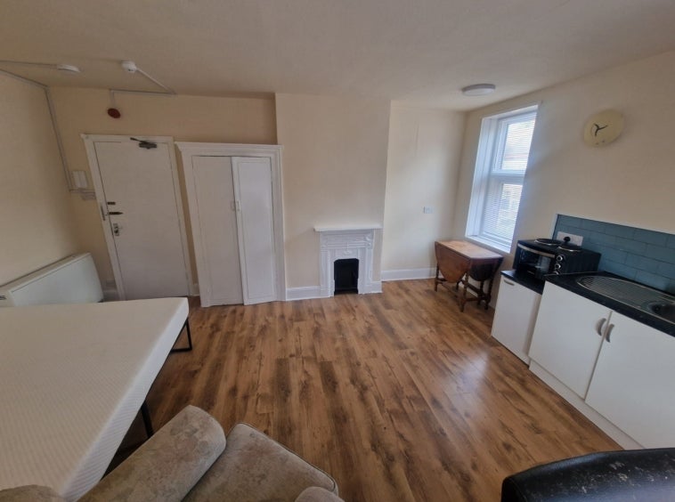 Flat Sweetbriar Road in Leicester