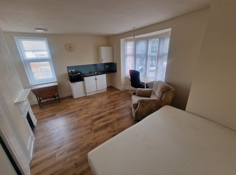 Flat Sweetbriar Road in Leicester