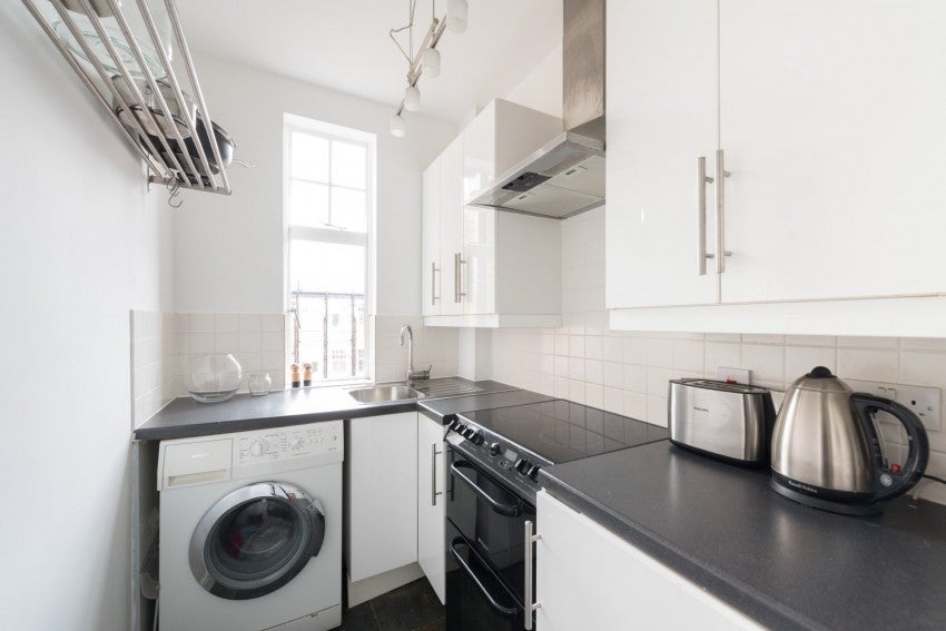 Flat Belsize Grove in Greater London