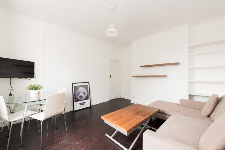 Flat Belsize Grove in Greater London