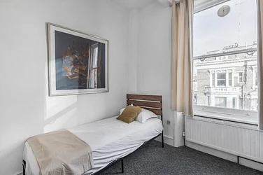 Flat Castletown Road in Greater London