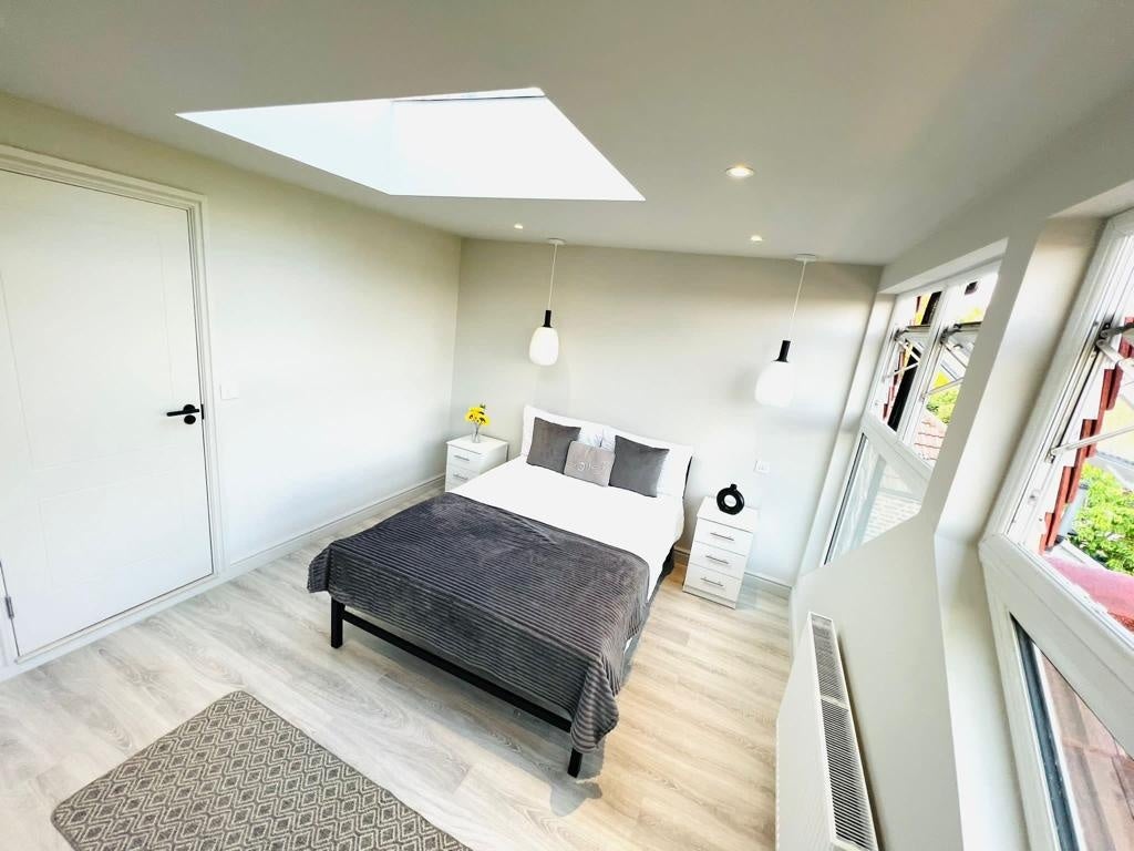 Flat Prince Road in Greater London