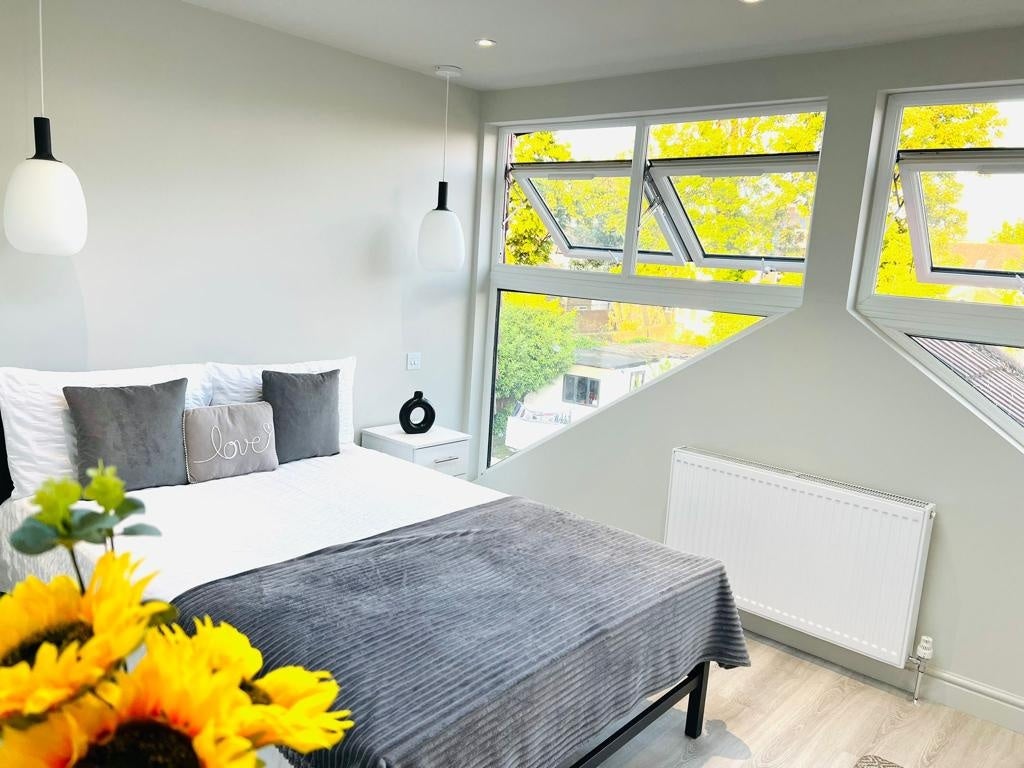 Flat Prince Road in Greater London