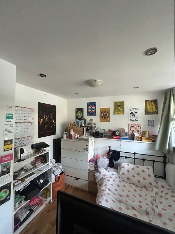 Room Concorde Way in Greater London