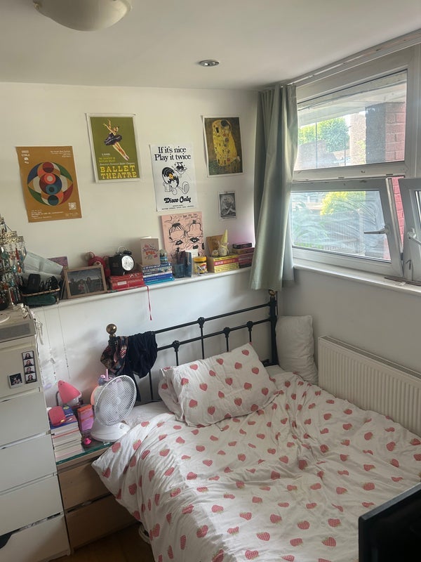 Room Concorde Way in Greater London