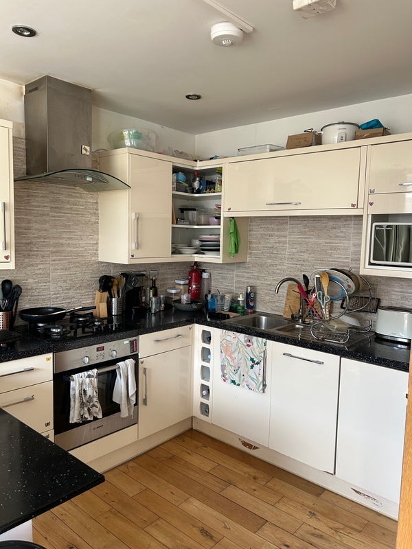 Room Concorde Way in Greater London