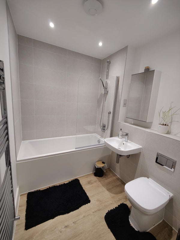 Room Croham Valley Road in Greater London