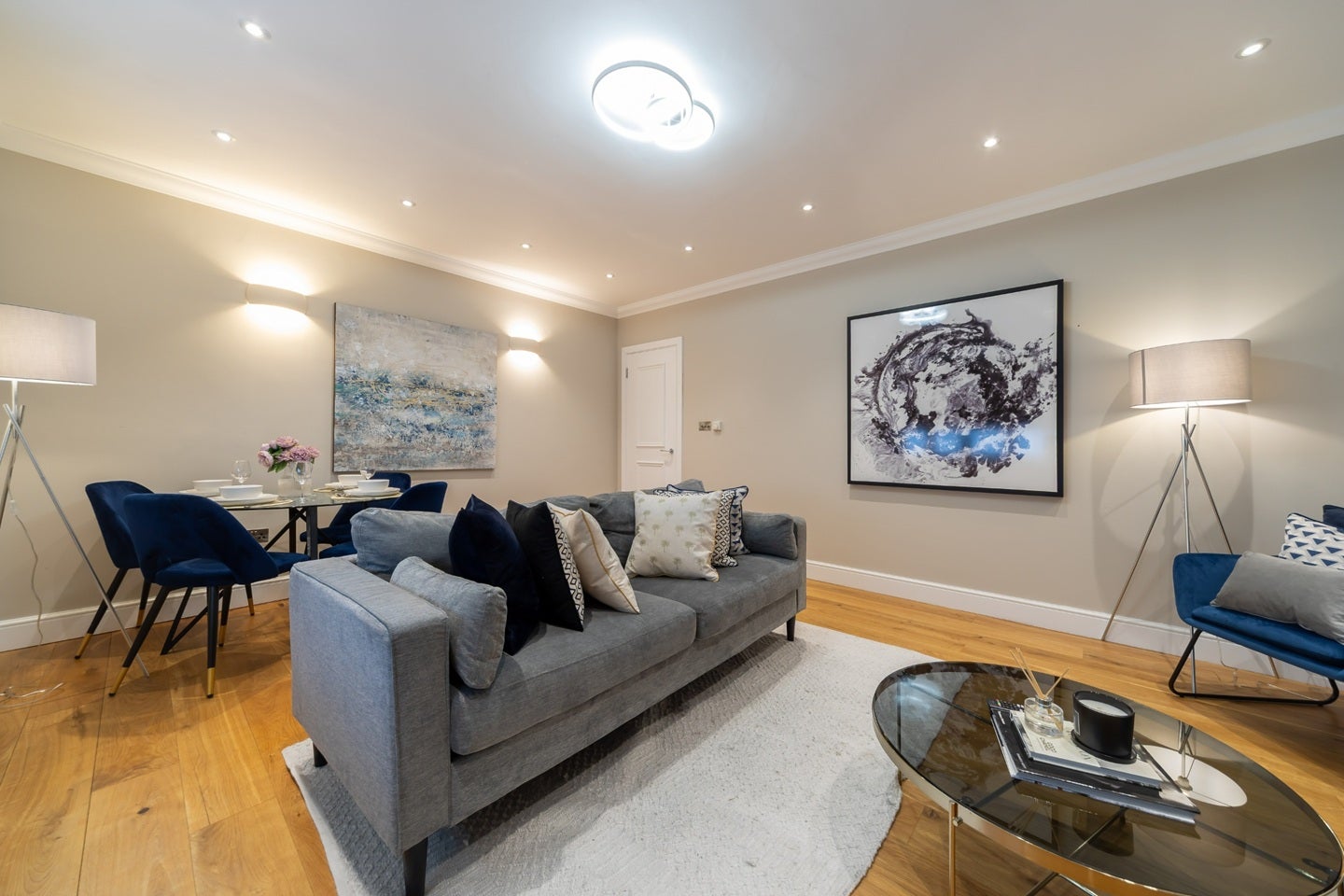 Flat Sydney Place in Greater London