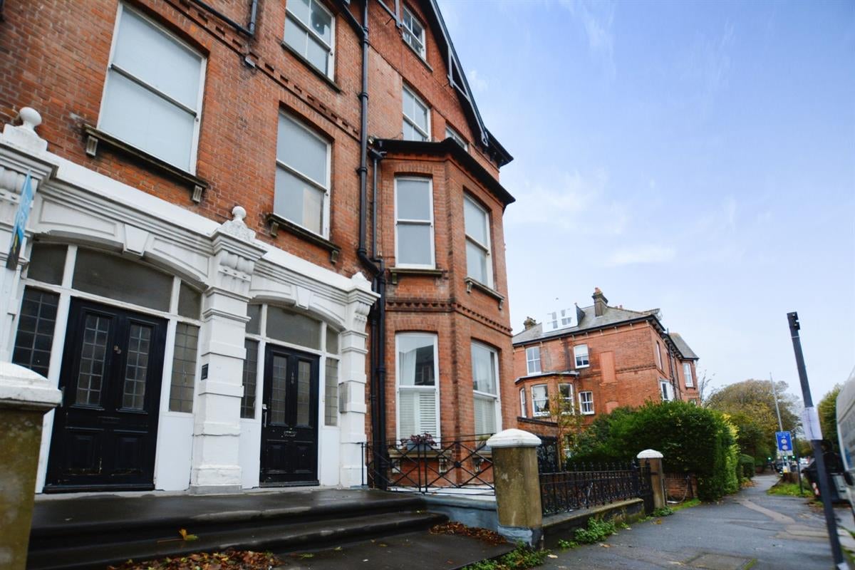 Flat Cromwell Road in Portslade by Sea