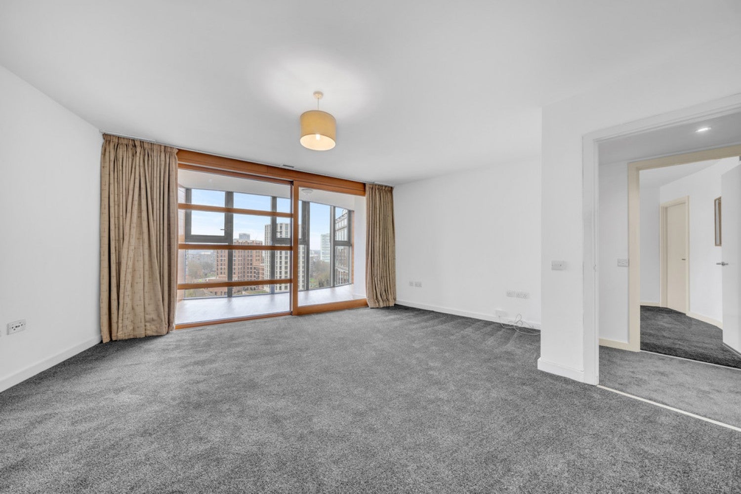 Flat Lombard Road in Greater London
