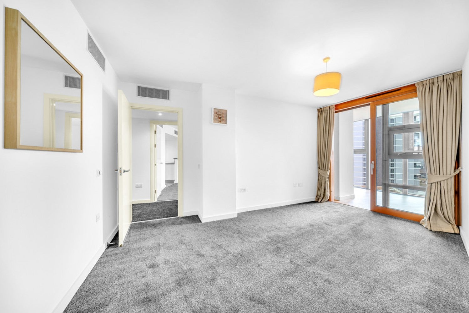 Flat Lombard Road in Greater London