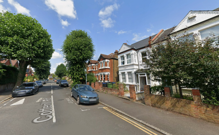 Flat Dennan Road in Greater London