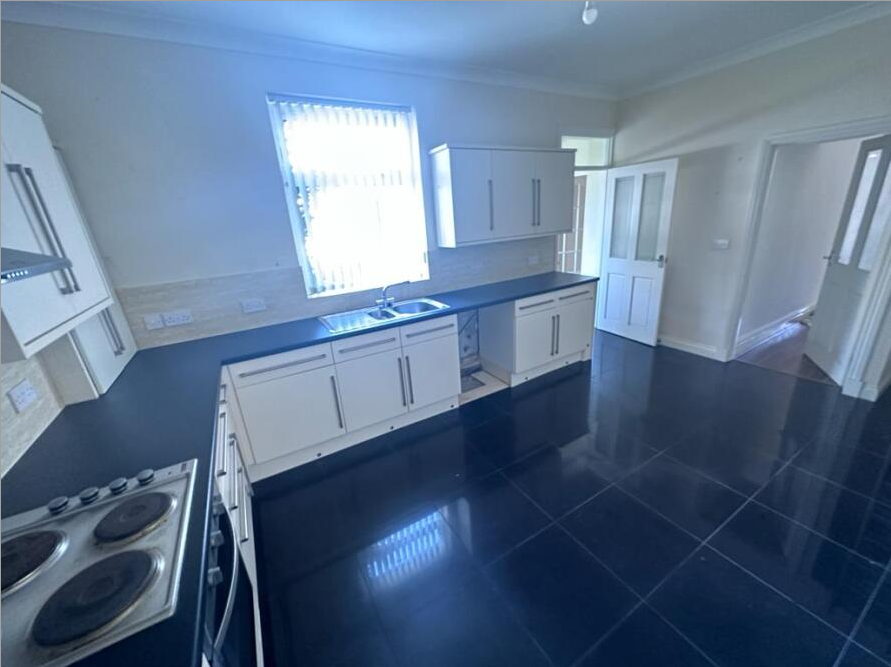 Flat Llwynhendy Road in Dafen