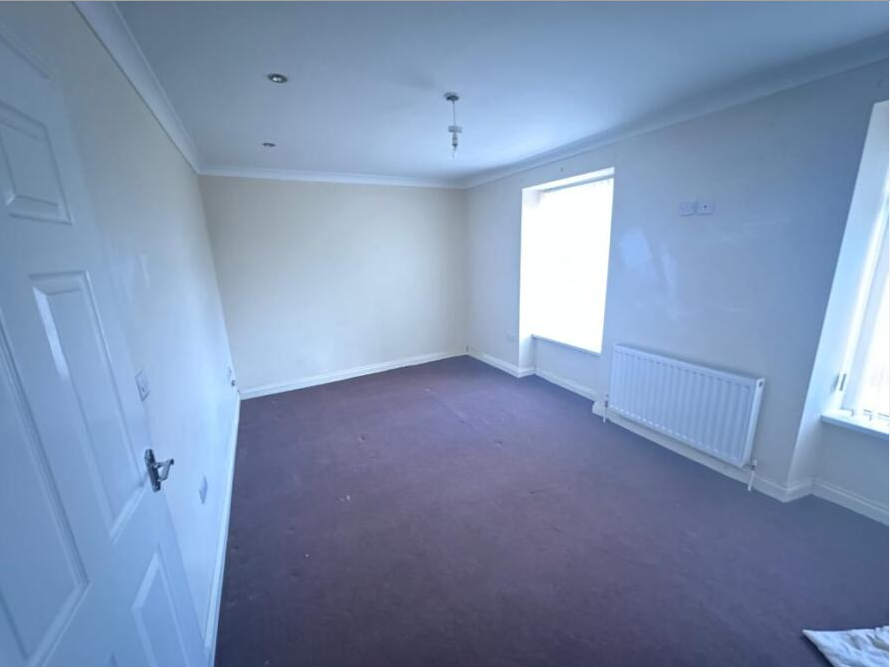 Flat Llwynhendy Road in Dafen