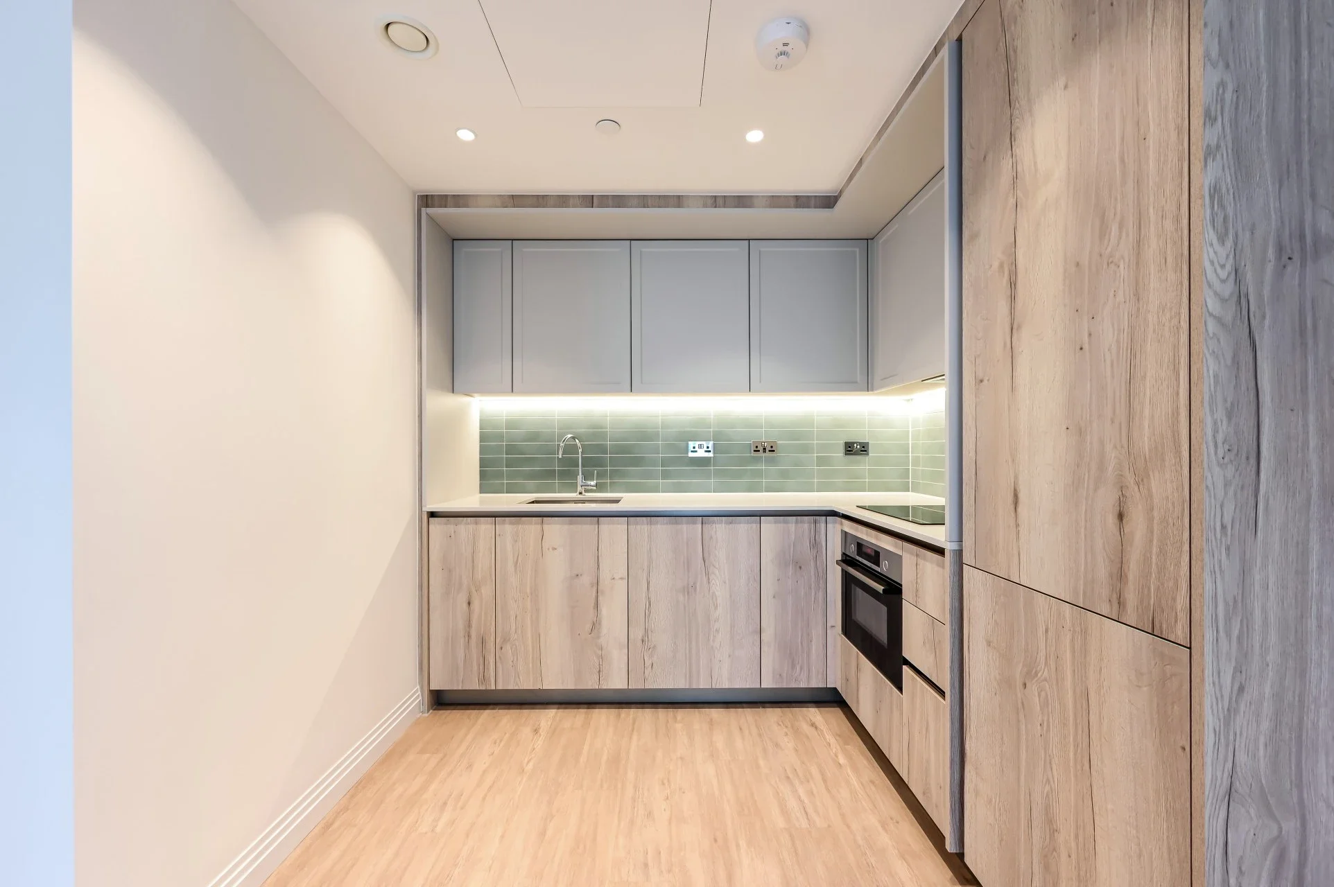 Flat Kennington Lane in Greater London