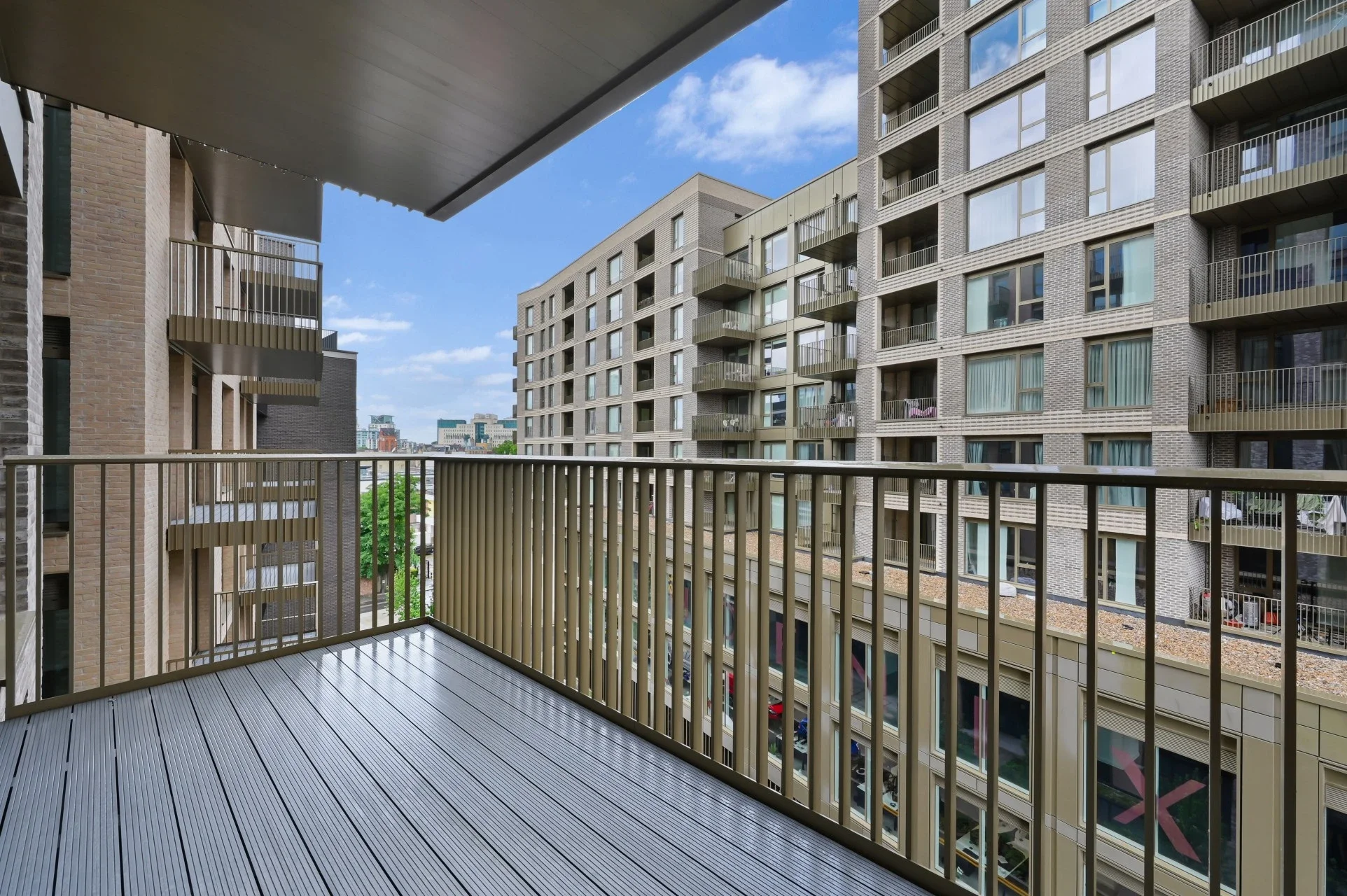 Flat Kennington Lane in Greater London