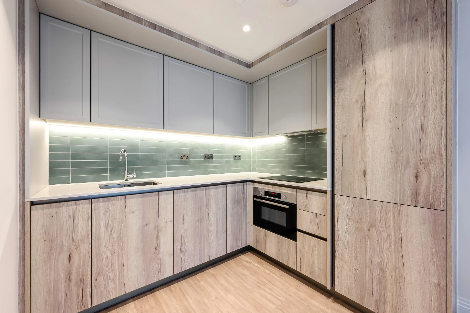 Flat Kennington Lane in Greater London