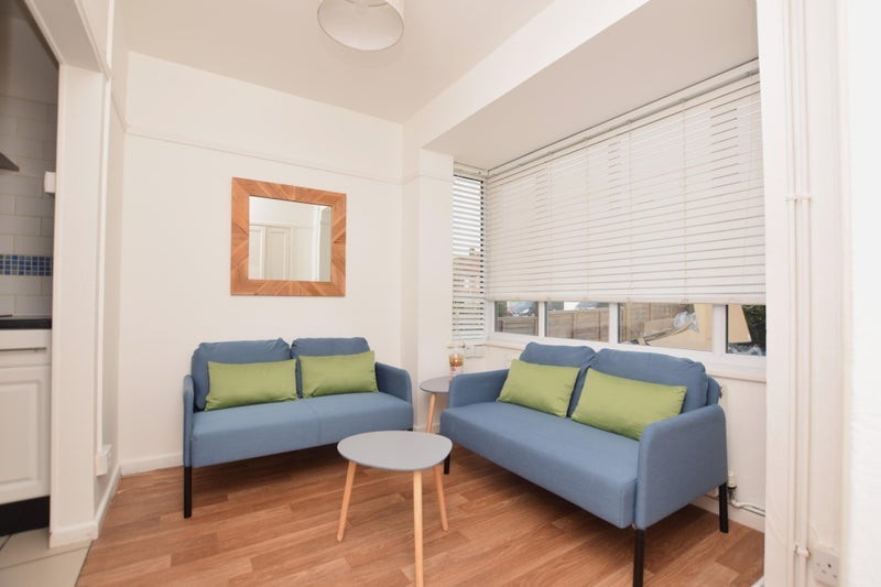 Room Ambleside Avenue in Bristol